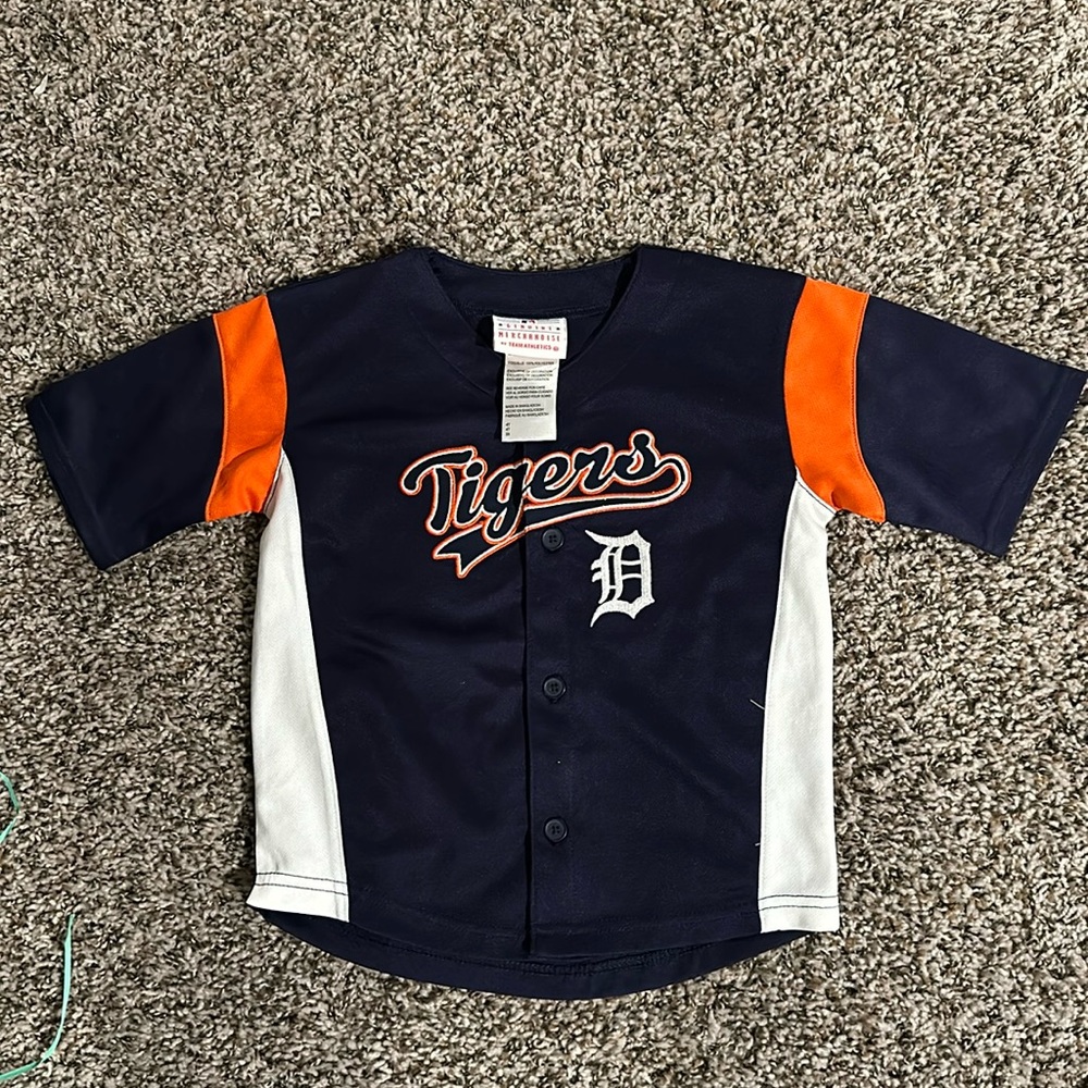 - MLB Detroit Tigers Boys V-Neck Team Jersey Size 4T